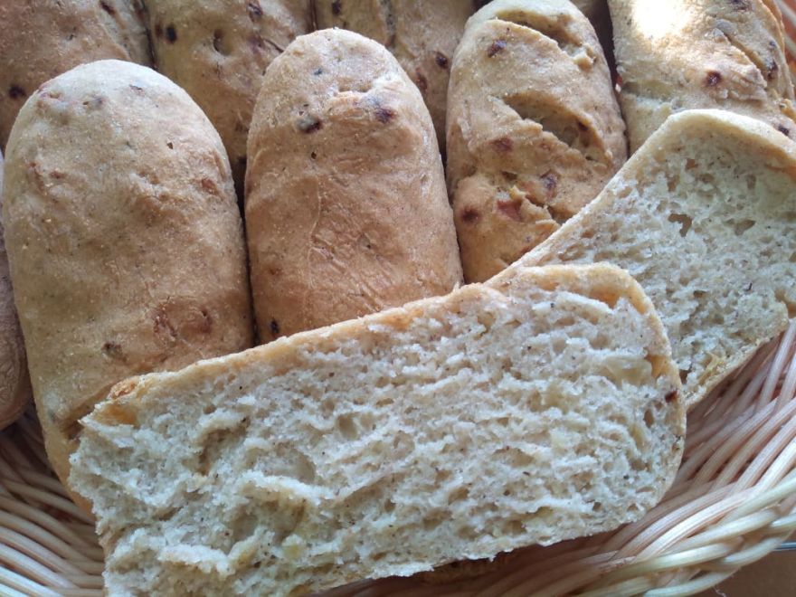 Gluten-free baguettes with onion