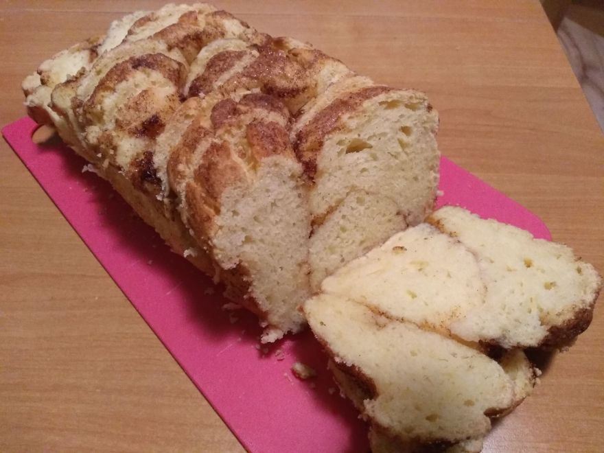 Bezlepkový kváskový skořicový chléb