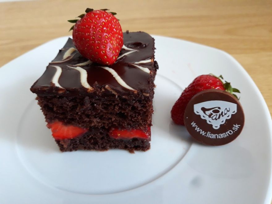 Bezlepkové čokoládové kocky s kúskami jahôd