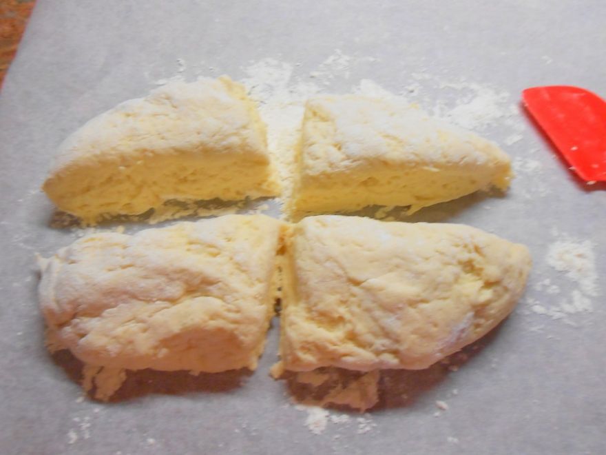 Gluten-free ducat buns with cinnamon sugar