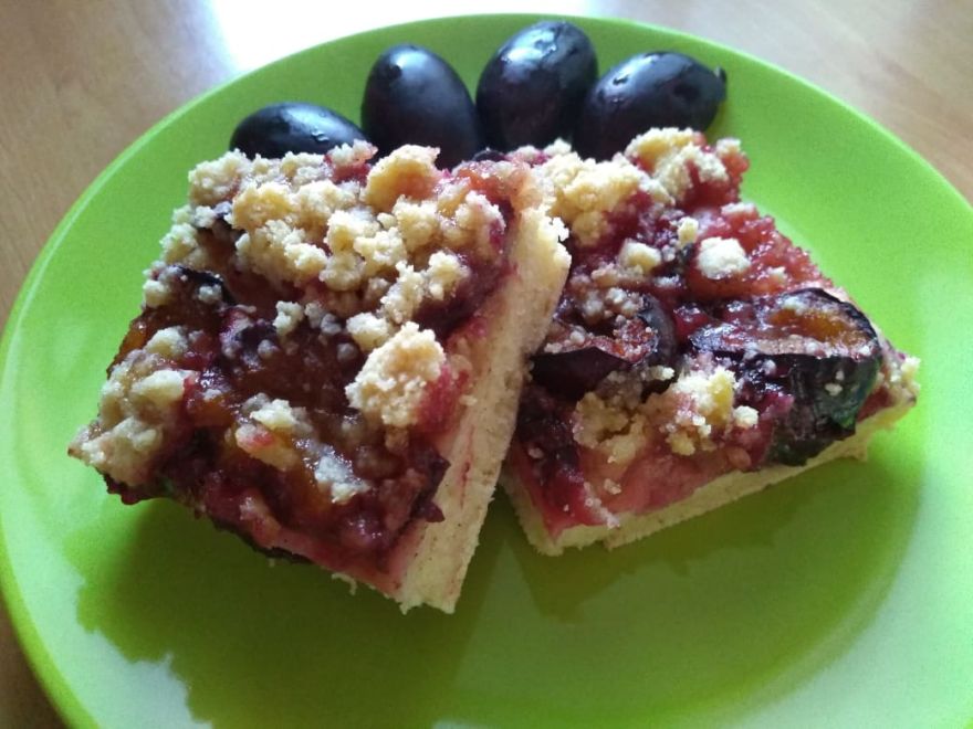 Gluténmentes kovászos szilvatorta