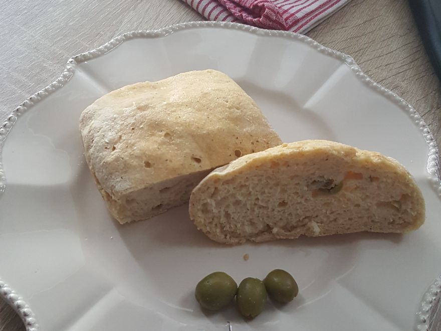 Bezlepková ciabatta s olivami