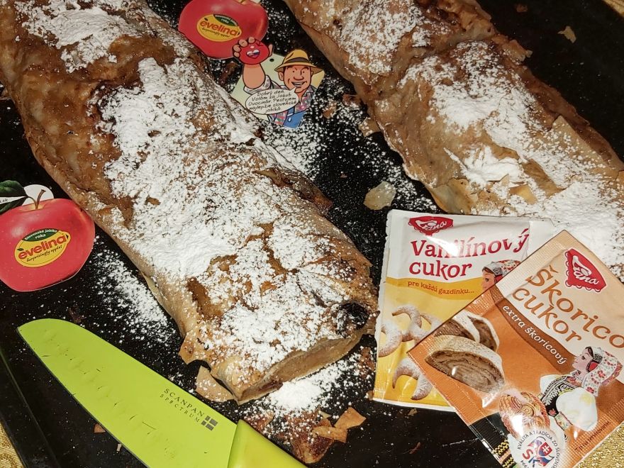 Apple strudel from ready-made dough