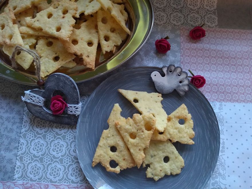 Gluten-free bryndza crackers