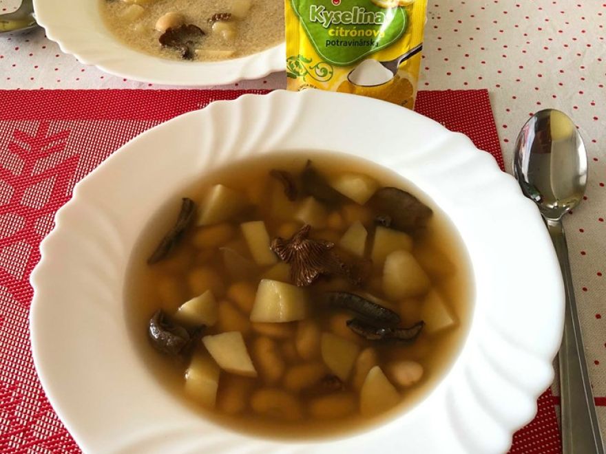 Fazuľová polievka s hubami