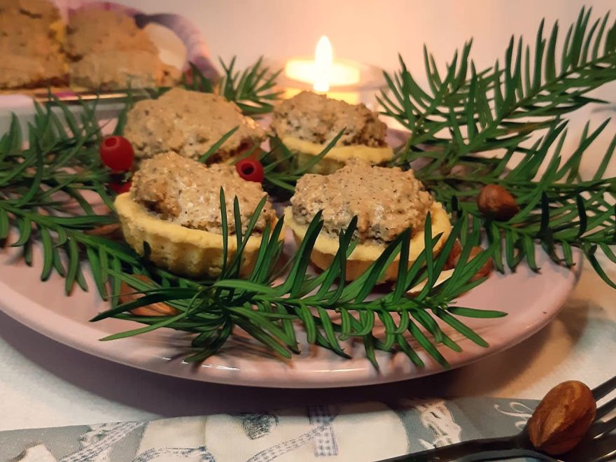 Gluten-free cupcakes with a nut cap
