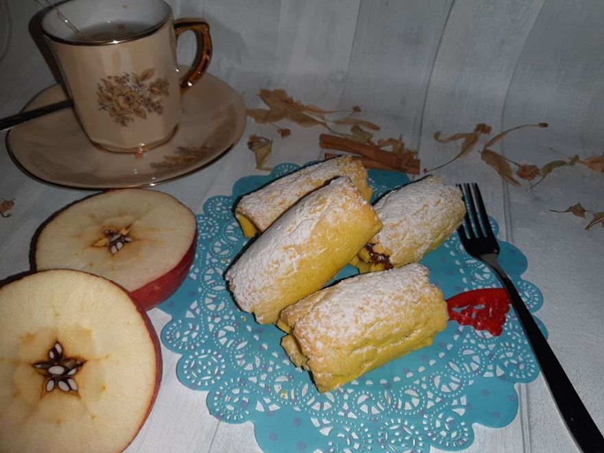 Gluten-free apple rolls