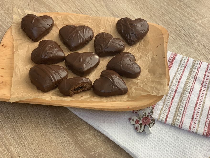 Bezlepkové perníčky s náplní v čokoládové polevě