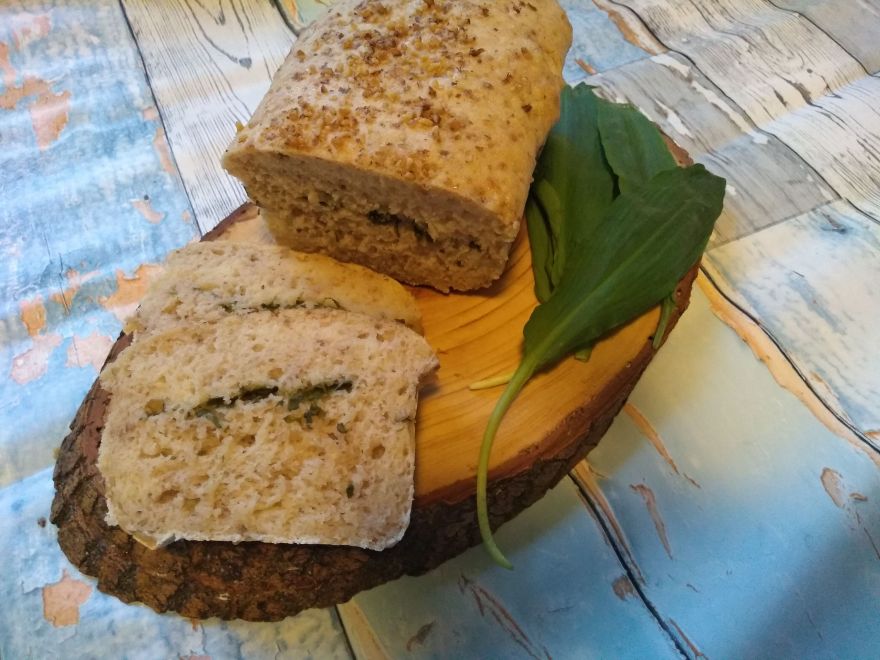 Bezlepkový chlieb s medvedím cesnakom