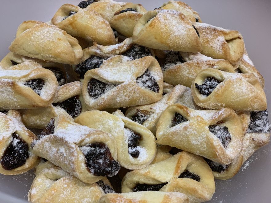 Crispy filled cookies