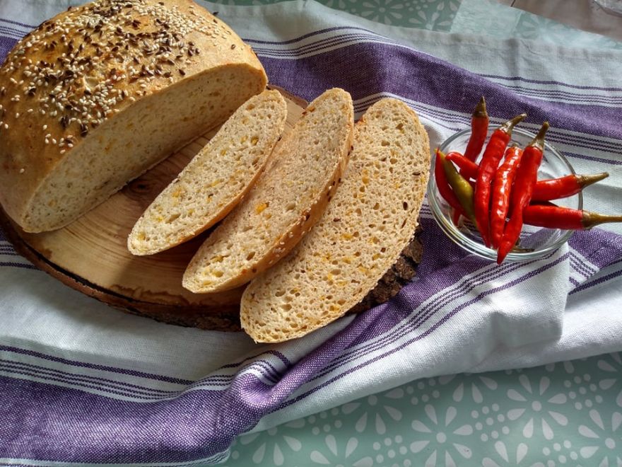 Gluten-free bread with chili and cheddar