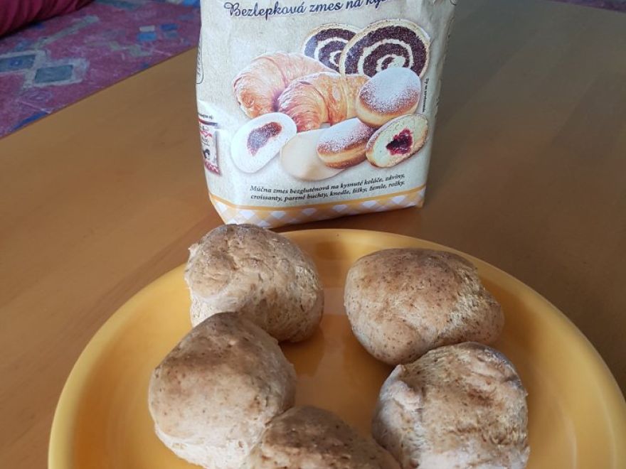 Bezlepkové nekysnuté žemle