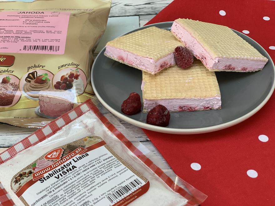 Eis in verschiedenen Geschmacksrichtungen aus Liana-Schlagsahnesteifen