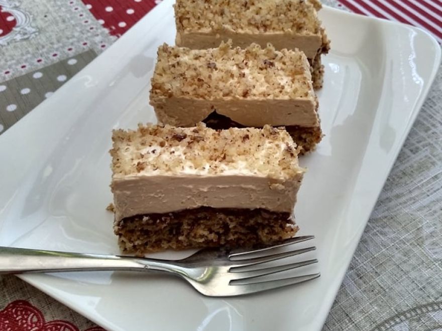 Gluten-free caramel-walnut cake