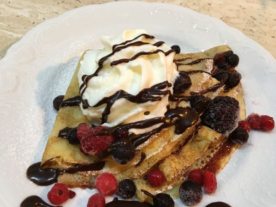 Pancakes with cream