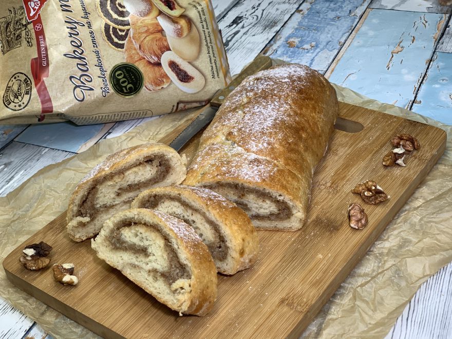 Bezlepkový ořechový závin