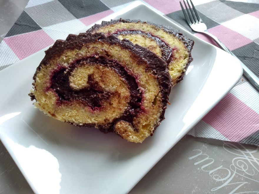 Glutenfreie Schokoladenrolle