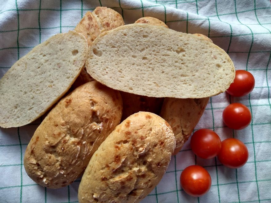 Bezlepkové bagetky s údeným syrom a salámou