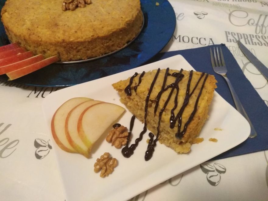 Bezlepkový jablečně-ořechový koláč