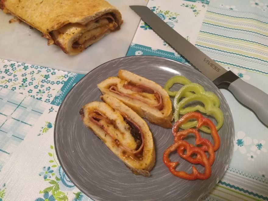 Bezlepkový pizzový závin