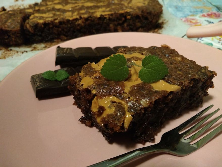 Bezlepkový brownies s arašídovým máslem