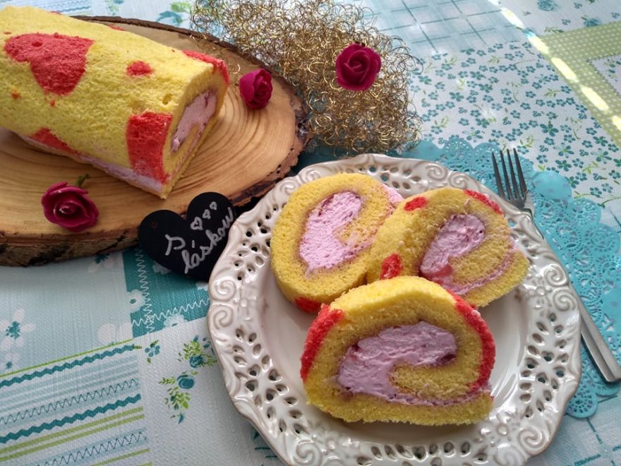 Gluténmentes eper tekercs szívvel