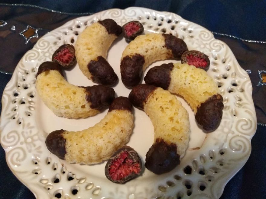 Gluten-free coconut puffed rolls without gluten and milk