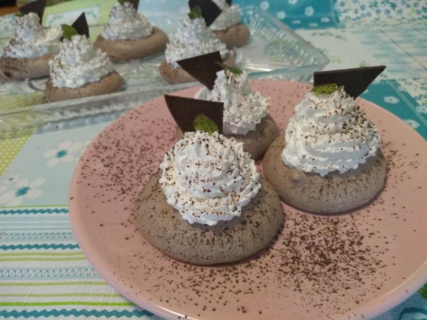 Čokoládové mini pavlovky