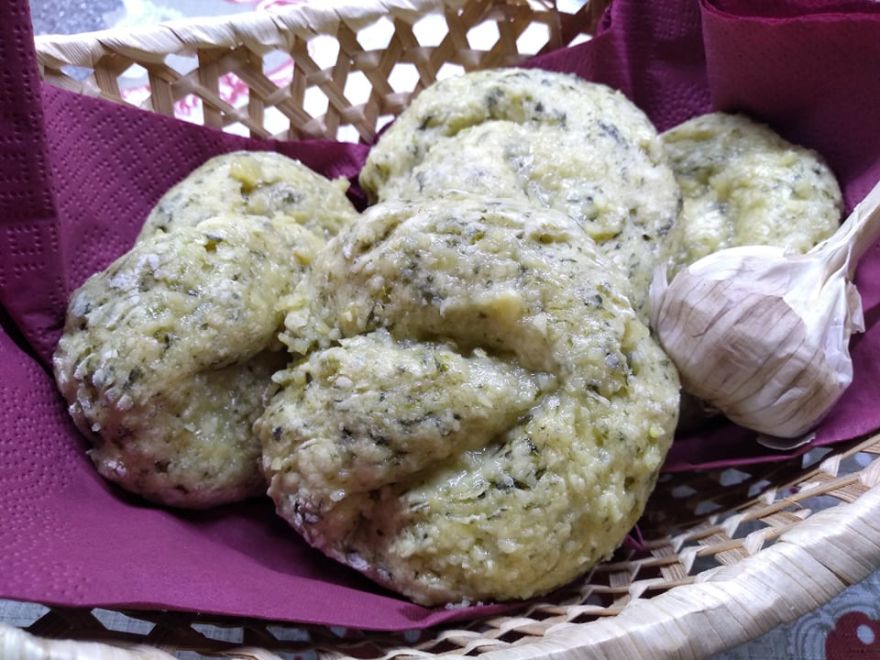 Bezglutenowe węzły szpinakowe