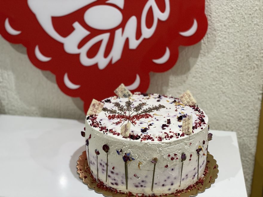Cake with freeze-dried fruit, decorated with edible dried flowers