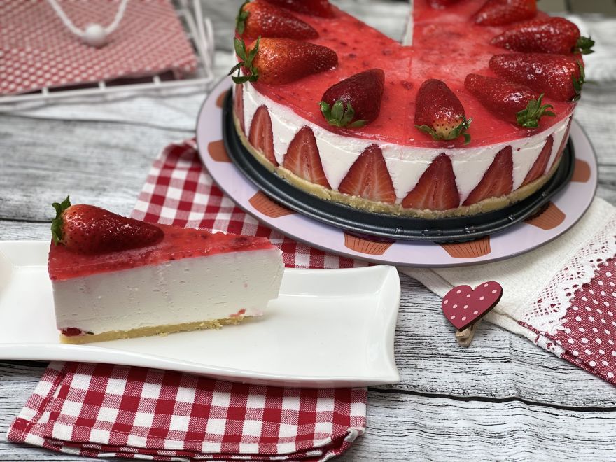 Sernik truskawkowy - bezglutenowy