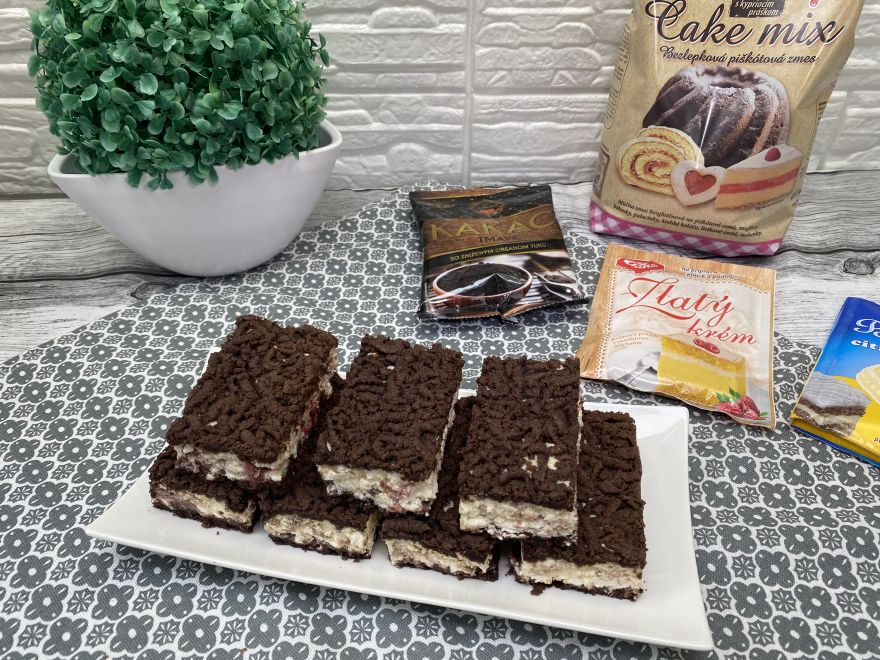 Bezlepkový strouhaný tvarohový koláč