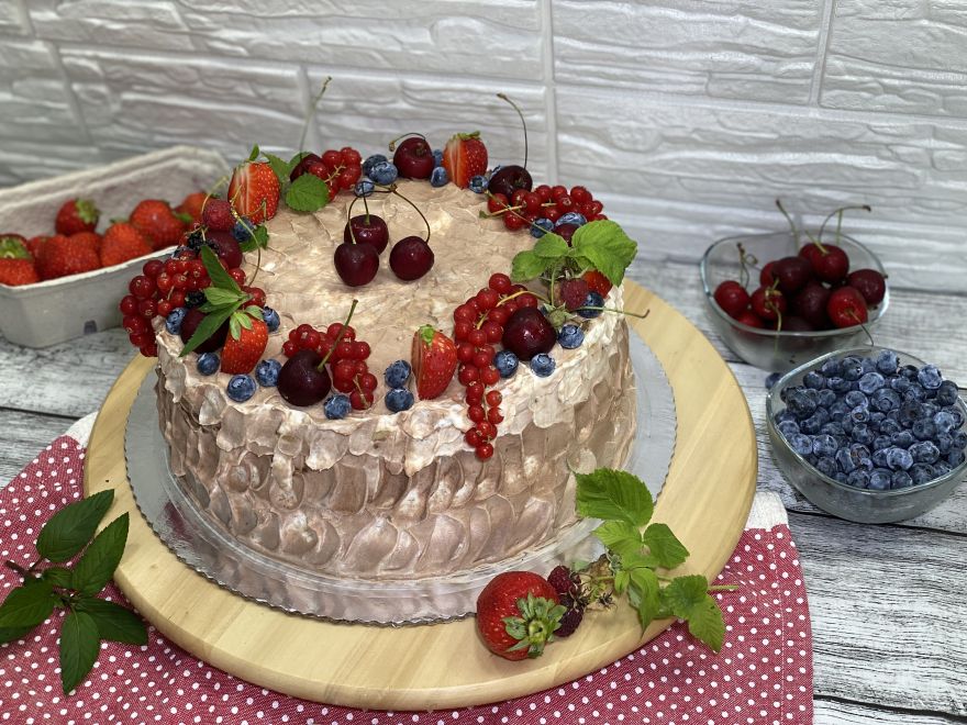 Cake with mascarpone cream and cottage cheese