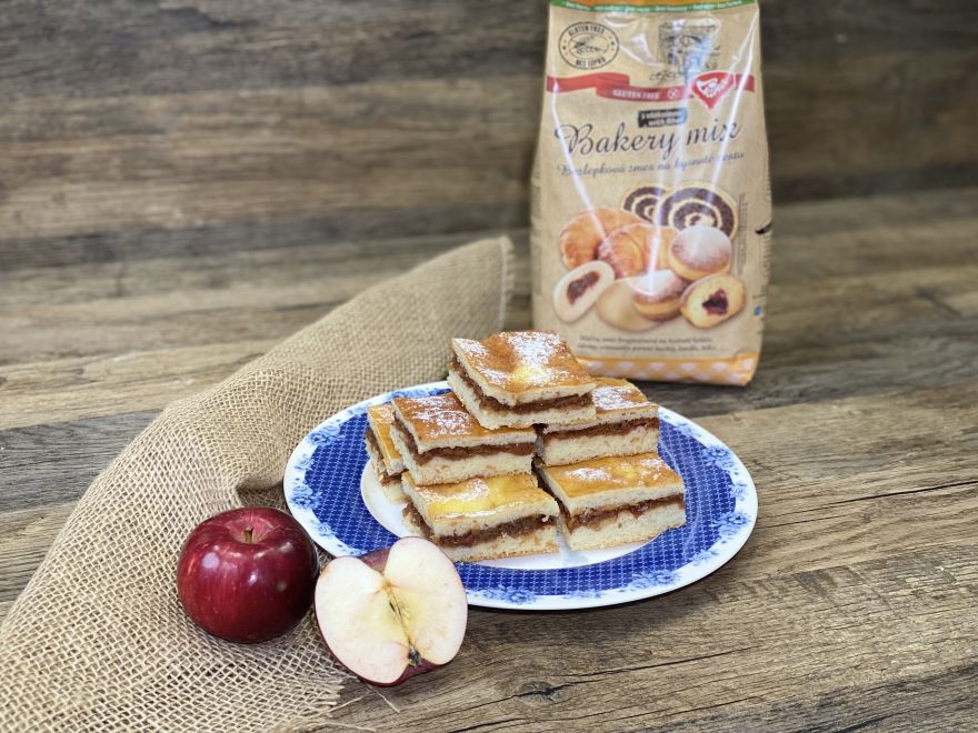 Bezlepkový kynutý jablečník