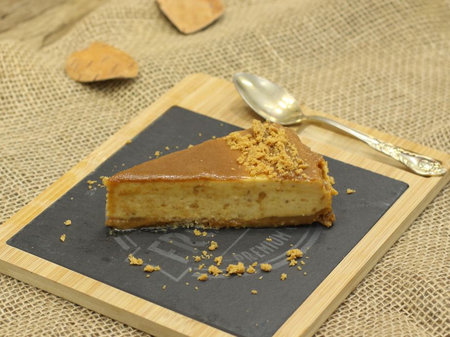 Bezlepkový karamelovo-škoricový cheesecake