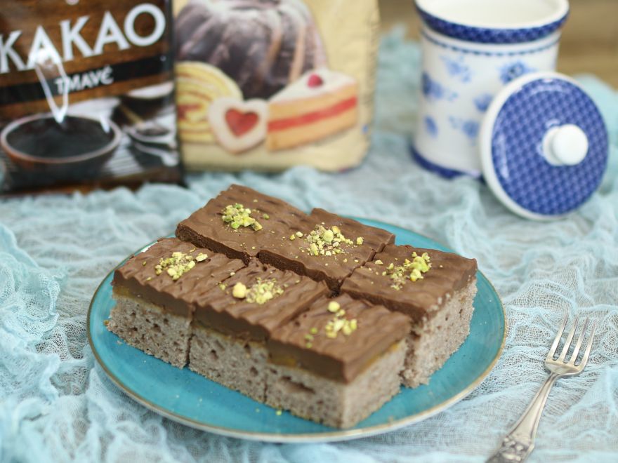 Gluten-free and egg-free sour milk cake