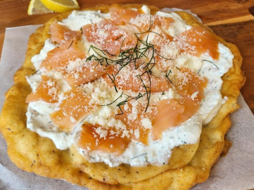 Gluten-free langos with fiber, salmon and dill dressing