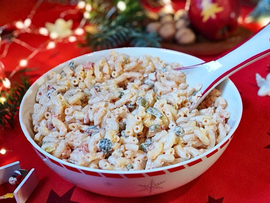 Fałszywa „ziemniaczana” sałatka z makaronu kolanka