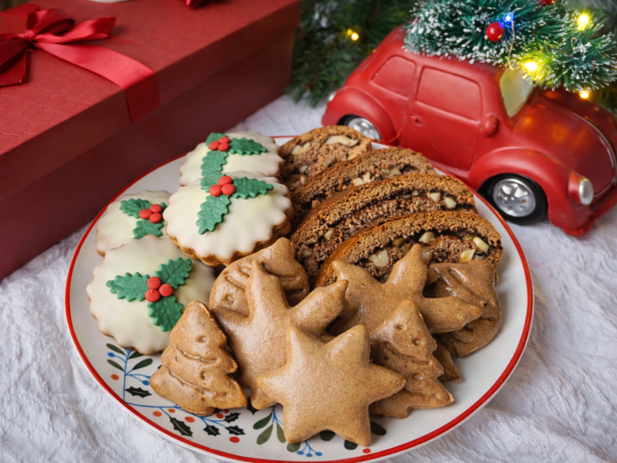 1 gluten-free honey dough and 3 types of gingerbread