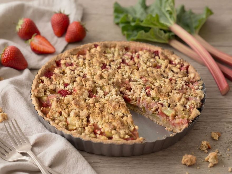 Glutenfreier Erdbeer-Rhabarber-Kuchen