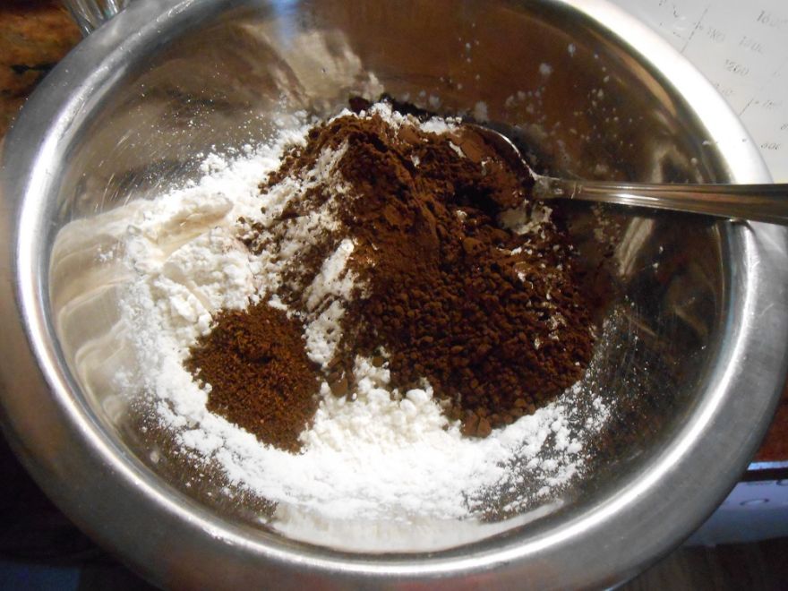 Gluten-free Valentine&#39;s fruit cake