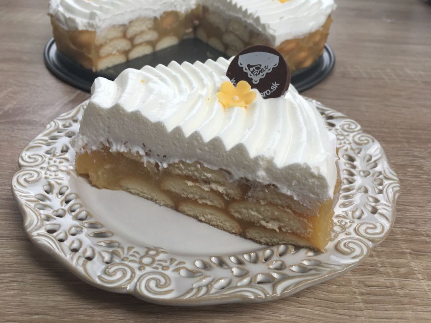 Bezlepkový nepečený jablečný dort