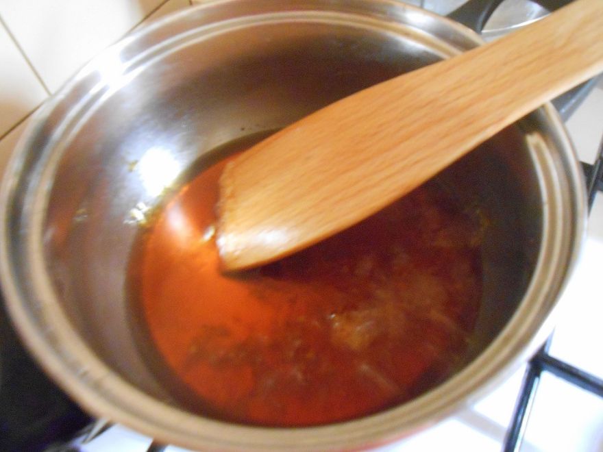 Bezlepková karamelová bábovka