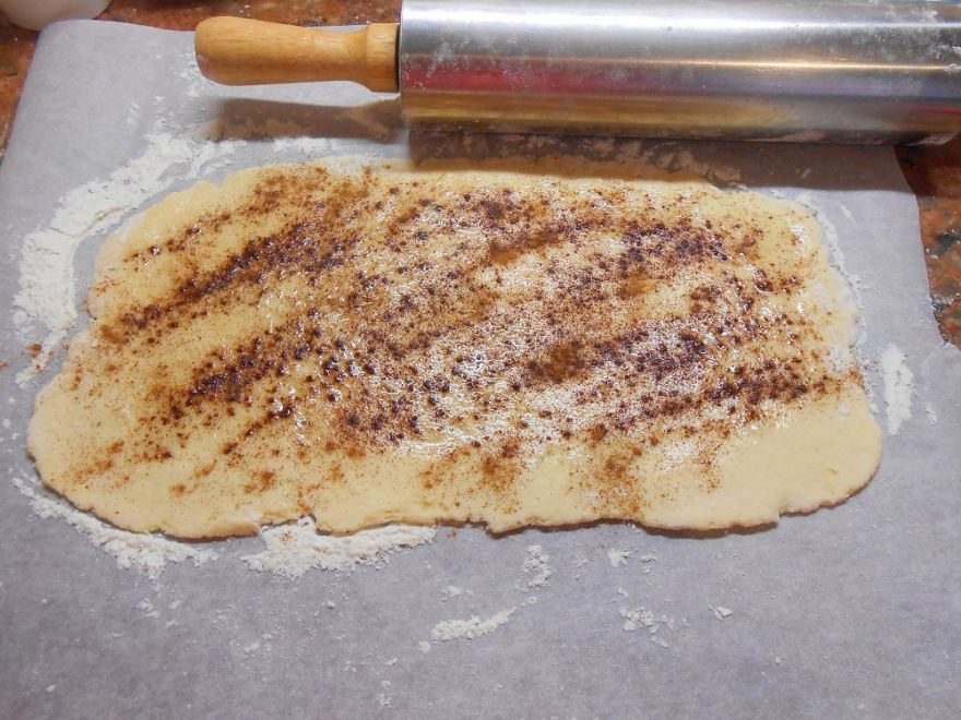 Gluten-free ducat buns with cinnamon sugar