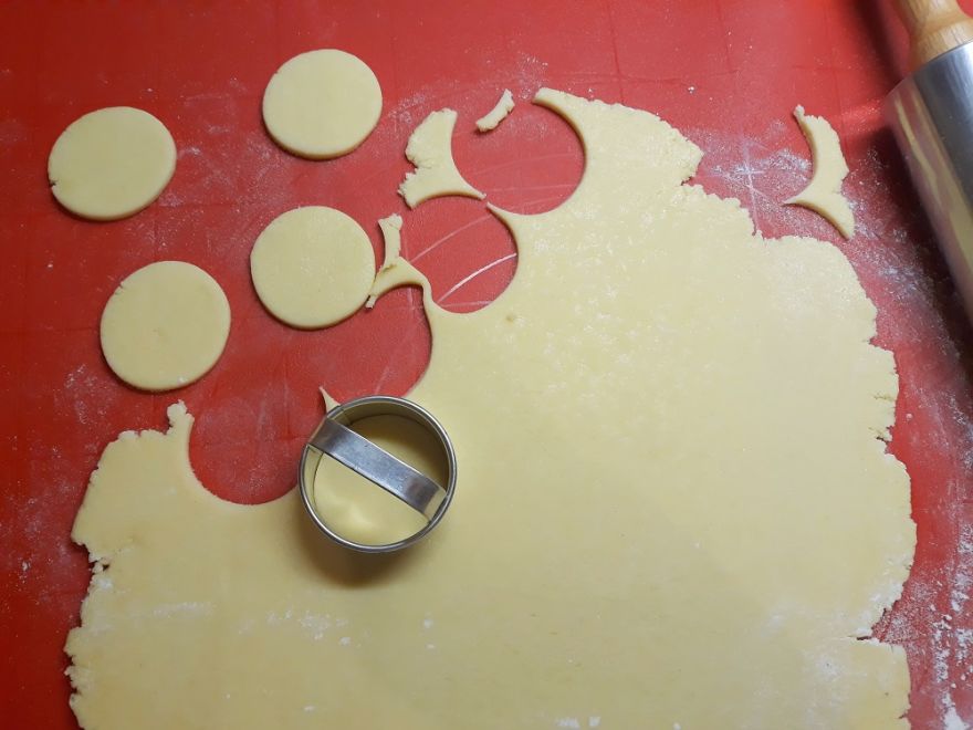 Gluten-free walnut hunting buttons