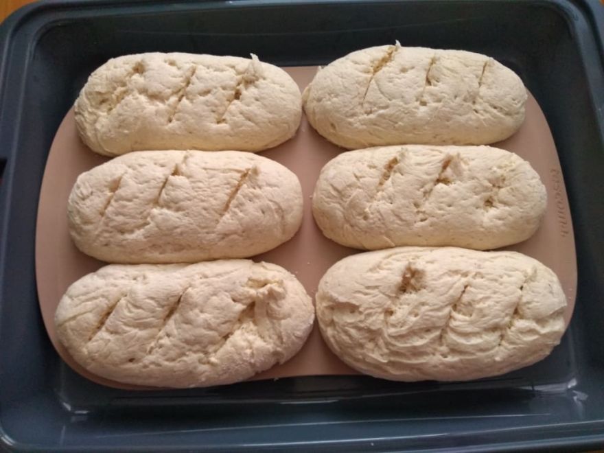 Glutenfreie weiße Sauerteigbaguettes