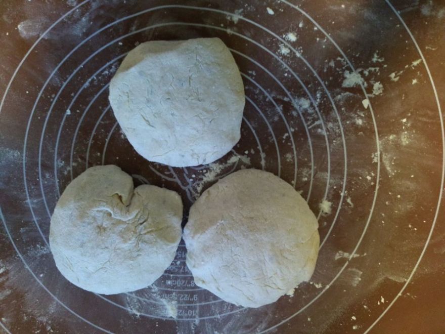 Gluten-free sourdough roots with garlic