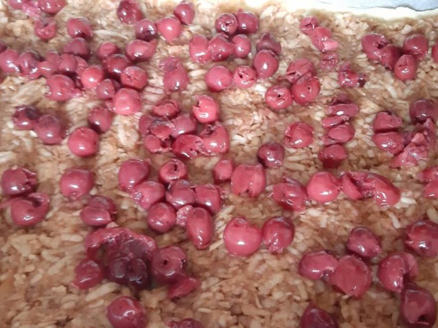 Gluten-free apple pie with cherries