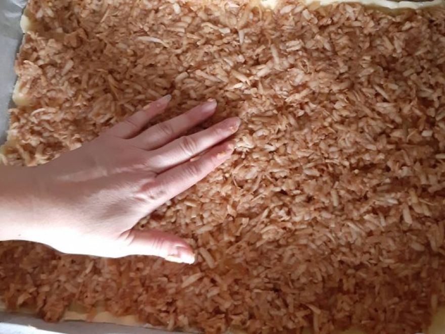 Gluten-free apple pie with cherries