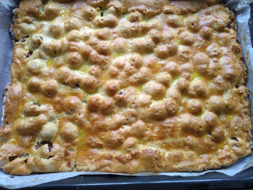 Gluten-free apple pie with cherries